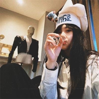 白色的女人
